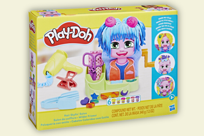 Mit dem Play-Doh Spielset Wilder Friseur können Kinder ab 3 Jahren ihrer Kreativität freien Lauf lassen und verrückte Knetfrisuren kreieren und stylen. 