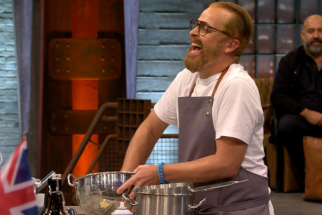 Ross Antony hat sichtlich Spaß bei "Europa grillt den Henssler".