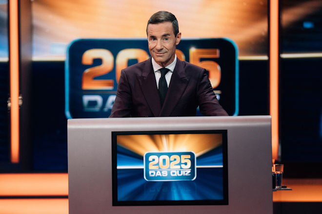 Kai Pflaume pr&auml;sentiert den Jahresr&uuml;ckblick zum Mitraten und Mitspielen: "2025 - Das Quiz".