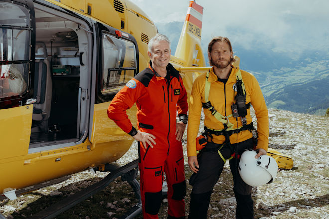Markus Kofler (Sebastian Ströbel, r.) und Michael Dörfler (Robert Lohr, l.) sind bereit für neue Einsätze.