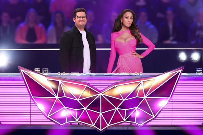 Entertainerin Verona Pooth und Comedian Chris Tall bilden die feste Besatzung des Rateteams bei "The Masked Singer".
