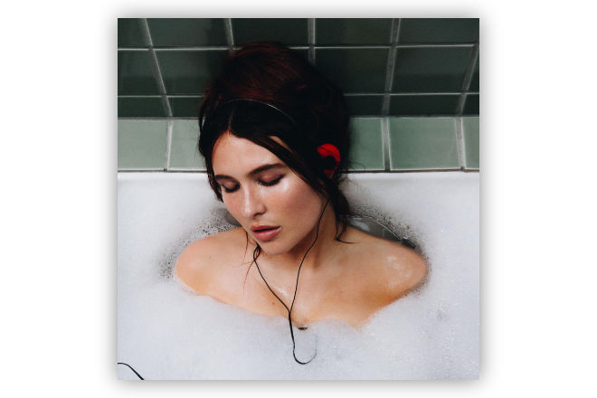 Das neue Album "Confessions" von Mimi Webb erscheint heute, am 12.09.2025.