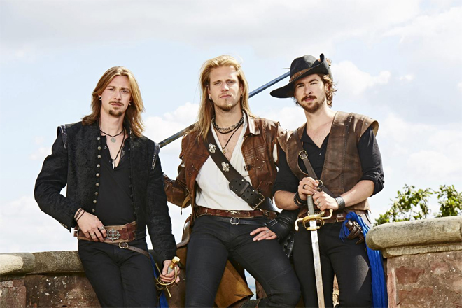 Jetzt im Gewinnspiel bei HappySpots 3 Doppel-CDs "Seit an Seit" von dArtagnan gewinnen!