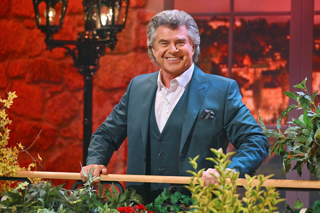 Gastgeber Andy Borg präsentiert beim "Schlager-Spaß"-Bestof beliebte Interpreten, Schlagerlegenden und junge Hitparadenstars - viel Musik mit Herz und Seele.