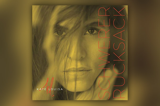 Die Debüt-EP "Schwerer Rucksack" von Kate Louisa ist ab sofort erhältlich.