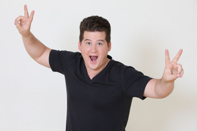 Nachwuchs-Comedian von Occupy School: Chris Tall. Immer sonntags ab 20 Uhr auf KIKA.