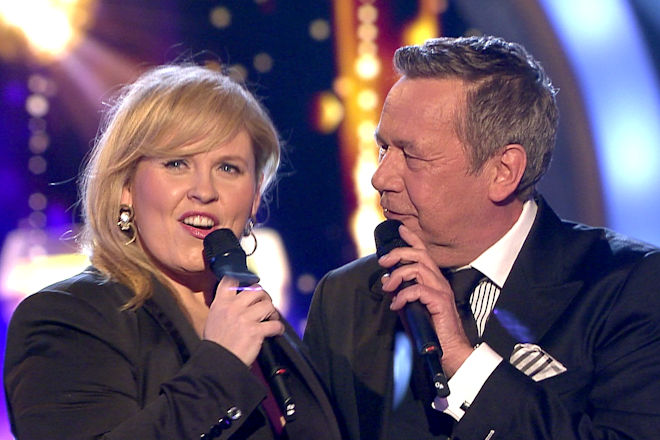 Das Duett von Roland Kaiser mit Maite Kelly "Warum hast du nicht nein gesagt" landet auf Platz 5.