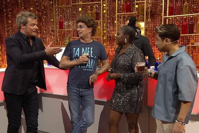 "Ultimative Chart Show" am Silvesterabend: Moderator Oliver Geissen mit seinen G&auml;sten Atze Schr&ouml;der, Motsi Mabuse und Toni Bauer (v.l.).