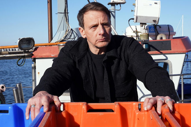 Hendrik Duryn ermittelt im neuen "D&uuml;nentod"-Krimi wieder in der Rolle des Tjark Wolf.