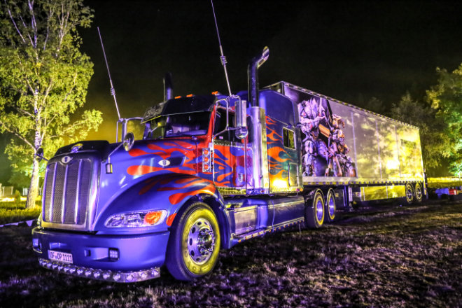 Erleben Sie bei der Transformers Truck Tour 2019 den über 16 Meter langen und blitzblank polierten Transformers Optimus Prime Truck.