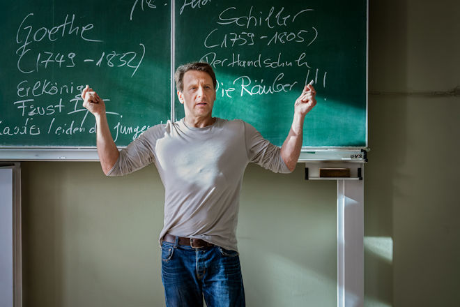 Lange mussten wir darauf warten: Hendrik Duryn kehrt als "Der Lehrer" Stefan Vollmer zurück!