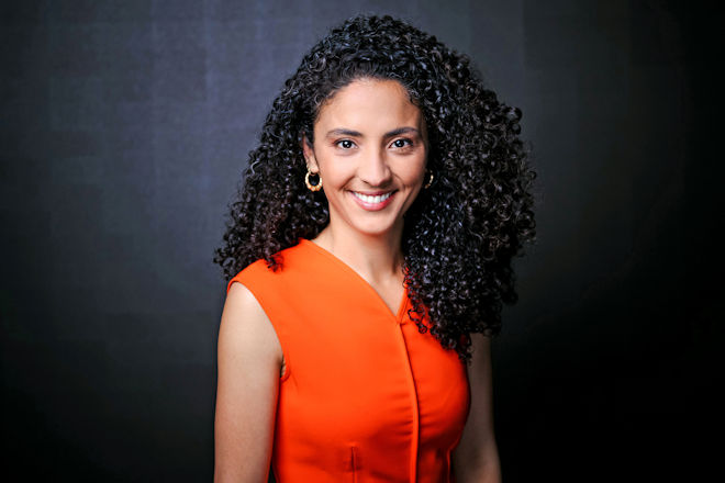 Siham El-Maimouni moderiert das "Concert de Paris 2025".