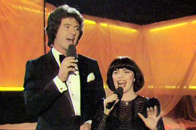 Mireille Mathieu und Patrick Duffy sind mit "Together We’re Strong" dabei bei "Die schönsten Kultschlager der 80er" heute (22.08.2025) im RBB.