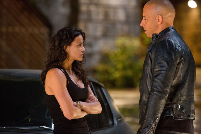 Dom (Vin Diesel) stellt seine totgeglaubte Ex-Freundin Letty (Michelle Rodriguez) zur Rede: Warum arbeitet sie für den Gangster Shaw?