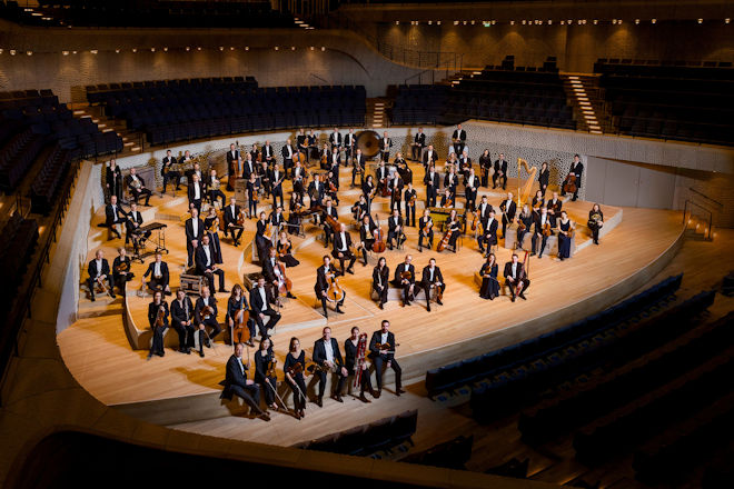 In der zweiten Konzerthälfte präsentiert das NDR Elbphilharmonie Orchester unter der Leitung von Karina Canellakis Gustav Mahlers erste Sinfonie.