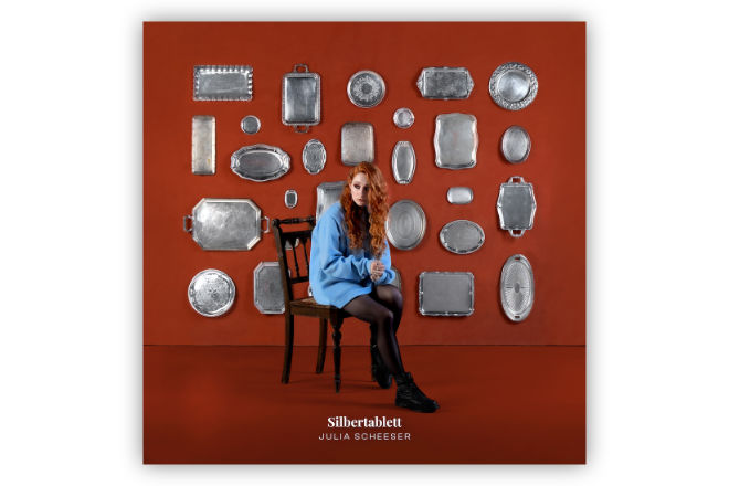 Die Single "Alles Gut" ist ab sofort als Download und im Stream erhältlich. Das Album "Silbertablett" von Julia Scheeser erscheint am 02.09.2022.