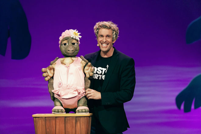 Puppet-Comedy-K&ouml;nig Sascha Grammel l&auml;sst wieder die Puppen plappern.