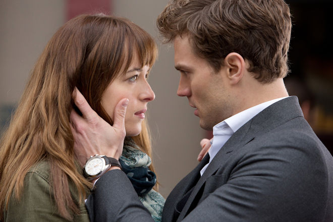 Erotikdrama "Fifty Shades of Grey": Anastasia (Dakota Johnson) entwickelt Gefühle für den geheimnisvollen Christian (Jamie Dornan) und langsam entwickelt sich eine Affäre zwischen den beiden.