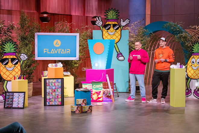 Randolph Skrok (l.) und Nils Stögbauer präsentieren mit "FlaveAir" Aromen für die Atemluft. Sie erhoffen sich ein Investment von 150.000 Euro für 15 Prozent der Firmenanteile.