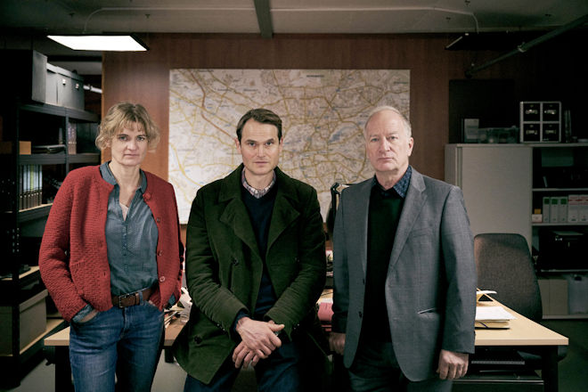 Im Franken-Tatort "Ich sehe dich" ermitteln Eli Wasserscheid (Rolle: Wanda Goldwasser), Fabian Hinrichs (Rolle: Felix Voss) und Stefan Merki (Rolle: Dr. Kaiser).