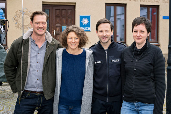 (V.l.n.r.) David Bredin, Cordelia Wege und Franz Dinda spielen das Ermittlerteam in "Nord bei Nordost - Westend", Regie f&uuml;hrte Esther Rauch.