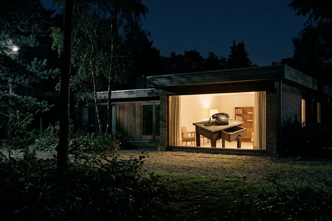&Uuml;berfall mit T&uuml;cken: Eine &auml;ltere Dame wird in ihrem Bungalow &uuml;berfallen. W&auml;hrend der Tat telefoniert die Seniorin heimlich mit ihrer Tochter, bis einer der R&auml;uber den Anruf bemerkt. (Symbolfoto)