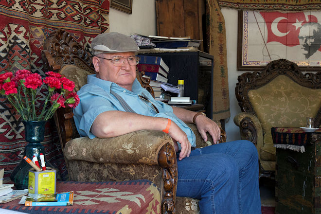 Komödie "Krüger aus Almanya": Paul Krüger (Horst Krause) ist in die Türkei gereist, um seiner Enkelin Annie die Hochzeit mit Deniz aus Ankara auszureden.