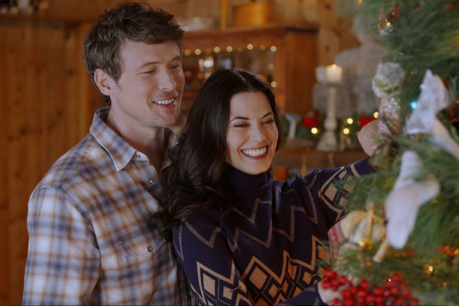 Ethan Crane (John Reardon) und Beatrice Thompson (Meghan Ory) in der Free-TV-Premiere "Believe In Christmas - Eine Liebe im Weihnachtsland".