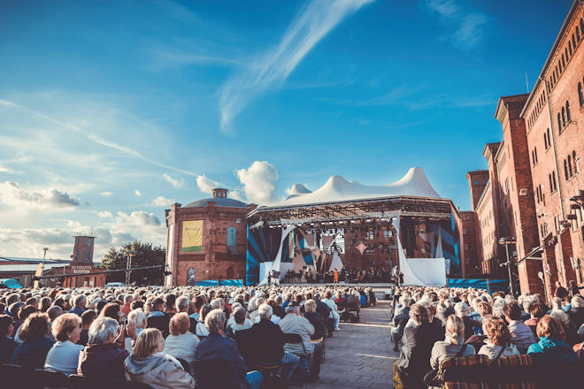 Die Alte Ölmühle Wittenberge verwandelt sich zur Jubiläumsgala "25 Jahre Elblandfestspiele Wittenberge" in ein zauberhaftes Festspielareal.
