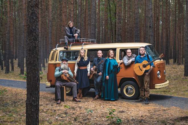25 Jahre The Kelly Family (oben: John Kelly, unten v.l.: Paul, Patricia, Joey, Kathy, Angelo und Jimmy Kelly) - Die Jubiläumsshow "The Kelly Family - 25 Jahre Over the Hump" läuft am 20.11.2019 um 20.15 Uhr bei RTL.