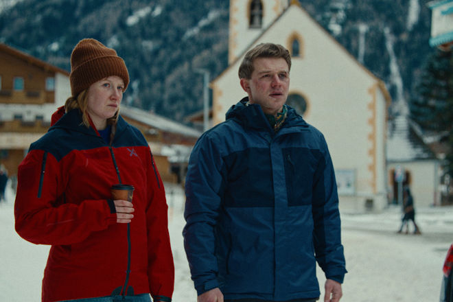 Chefinspektorin Melanie Grandits (Marlene Hauser) und Chefinspektor Martin Steiner (Simon Morzé) bei ihrem ersten gemeinsamen Fall im Landkrimi "Schnee von gestern".