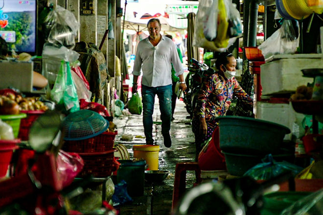 Thomas Bühner beim Einkauf in Ho-Chi-Minh-Stadt, Vietnam