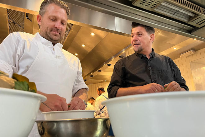 "Kitchen Impossible": Tim Mälzer (r.) bei Nick Bril (l.) in Antwerpen (Belgien).