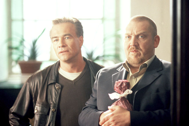 Max Ballauf (Klaus J. Behrendt, l) und Freddy Schenk (Dietmar Bär) ermitteln im Altenheim "Abendrot". Ausgerechnet in diesem Seniorenstift ist auch die Großmutter von Freddy Schenk untergebracht.