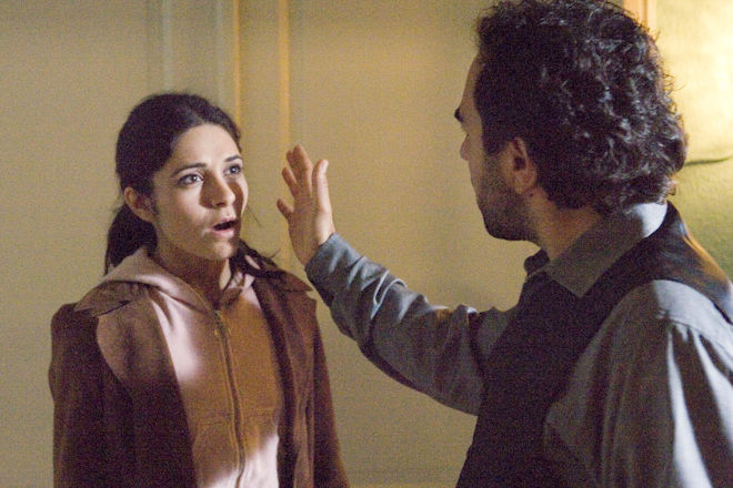 Dass seine Tochter Fatma (Pegah Ferydoni) einen festen Freund haben könnte, ist für den strengen Familienvater Mehmet Akinci (Adnan Maral) ein absolutes Tabu.