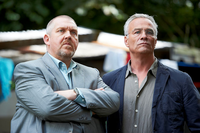Die Kommissare Freddy Schenk (Dietmar Bär, l) und Max Ballauf (Klaus J. Behrendt) ermitteln in alle Richtungen.