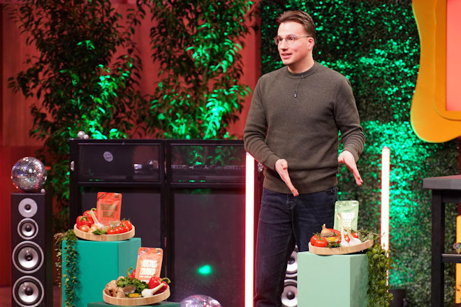 Arne Engelke präsentiert den Tofu-Finisher "Krydda". Er erhofft sich ein Investment von 75.000 Euro für 20 Prozent der Firmenanteile.