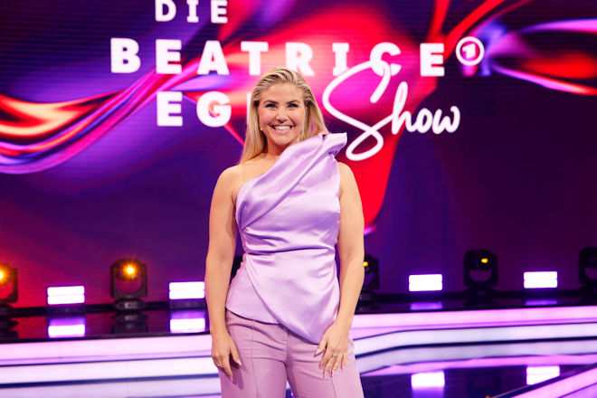 Schlagerstar Beatrice Egli freut sich auf musikalische Vielfalt und emotionale Geschichten in ihrer gro&szlig;en Samstagabendshow. Dazu begr&uuml;&szlig;t sie zahlreiche Stars auf ihrer B&uuml;hne in Berlin.