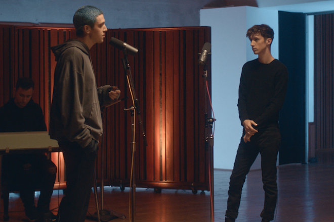 Lauv veröffentlicht "Stripped"-Clip zur aktuellen Hit-Single "i´m so tired..."