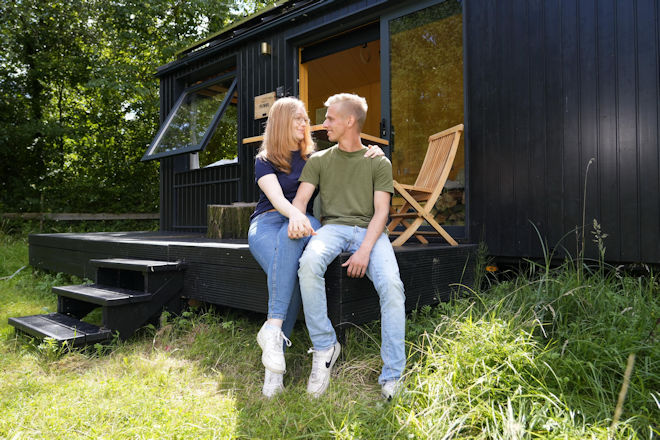 Heute (15.12.2025) bei "Bauer sucht Frau": Christopher und Pauline scheinen gl&uuml;cklich zu sein.