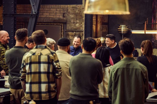 Folge 1 von "Mälzers Meisterklasse" läuft heute, am 04.11.2025, um 20.15 Uhr auf VOX.