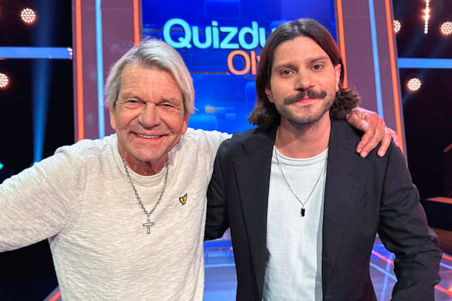Matthias Reim (l.) und Sohn Julian Reim (r.) treten heute (07.11.2025) gegen den "Quizduell-Olymp" an.