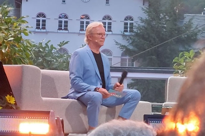 Wolfgang Lippert (im Bild bei einem Open-Air Auftritt) präsentiert heute seine Lieblingsstücke aus dem "Kessel Buntes".