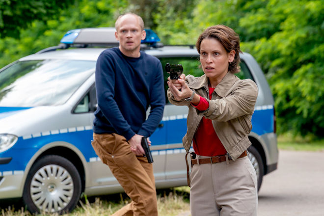 DonnerstagsKrimi "Haus der Toten" aus der Reihe "Tod am Rennsteig": Das Ermittler-Duo Jan Kawig (Bernhard Conrad) und Annett Schuster (Kristin Suckow) versucht, das Schlimmste zu verhindern.