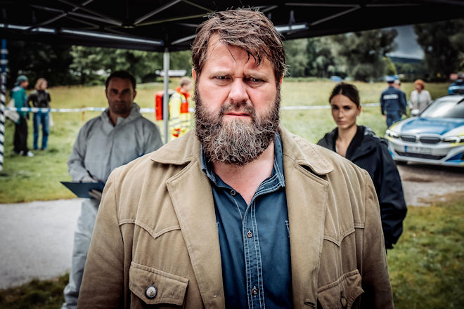 Bamberg-Krimi "Rivus": (v.l.) Sebastian Loncar (Jonas Laux), Konrad Behringer (Antoine Monot Jr.), Ela Jenning (Cosima Henman) am Tatort.