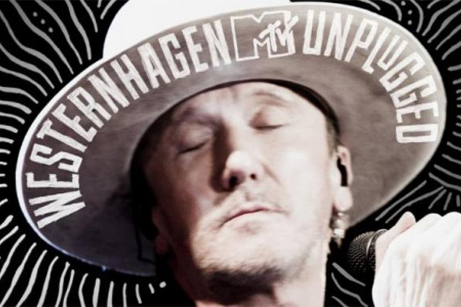 Marius Müller-Westernhagen unplugged: Im Sitzen und mit einer Neukomposition