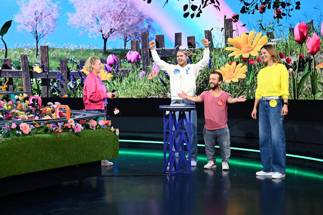 (V.l.n.r.) Moderatorin Mirja Boes begrüßt heute (06.06.2025) Rúrik Gíslason, Mathias Mester und Katrin Müller-Hohenstein bei "Murmel Mania".