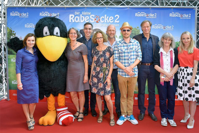 Bei der Premiere mit dabei: Janin Reinhardt (1.vr.), Gerhard Delling (3.vr.) und Jan Delay (4.v.r.)