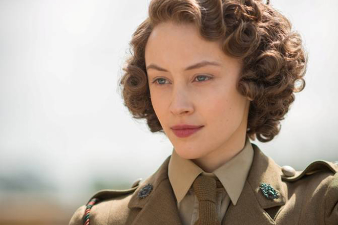 Sarah Gadon als Queen Elizabeth II. in "A Royal Night - Ein königliches Vergnügen" ab 1.10. im Kino