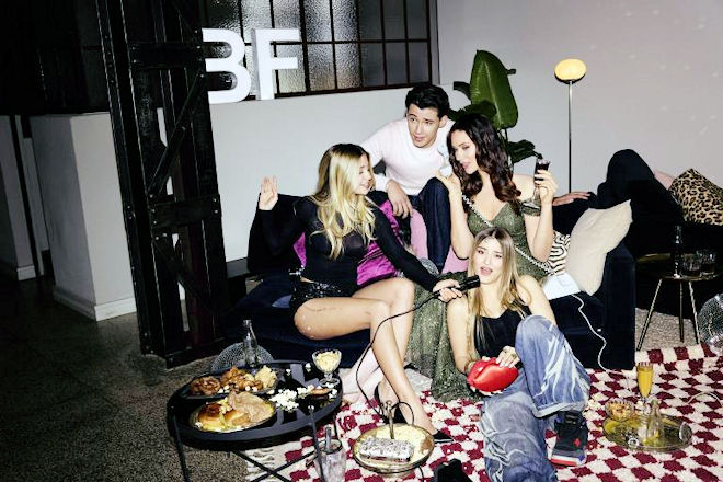 Promi-Nachwuchs (v.l.n.r.) Josefine Scholl, Diego Pooth, Gloria-Sophie Burkandt und Summer Terenzi in "Born Famous - Fluch oder Segen?" im Rampenlicht!